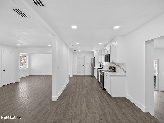 5th image of 8365 BORDEAU Avenue N