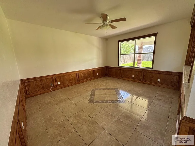 3433 Burgundy Dr — Photo 5