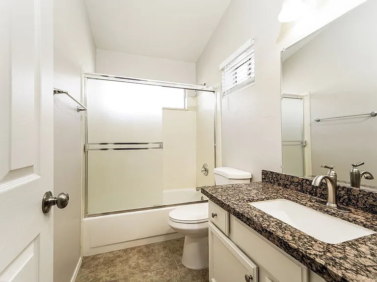 2151 E Briarwood Ter — Photo 15
