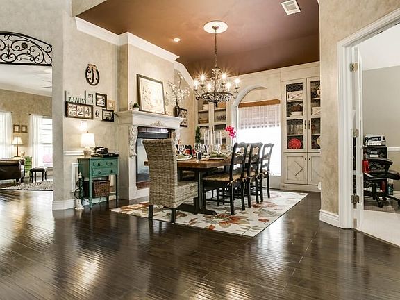 4th image of 1211 Glenbury Ct
