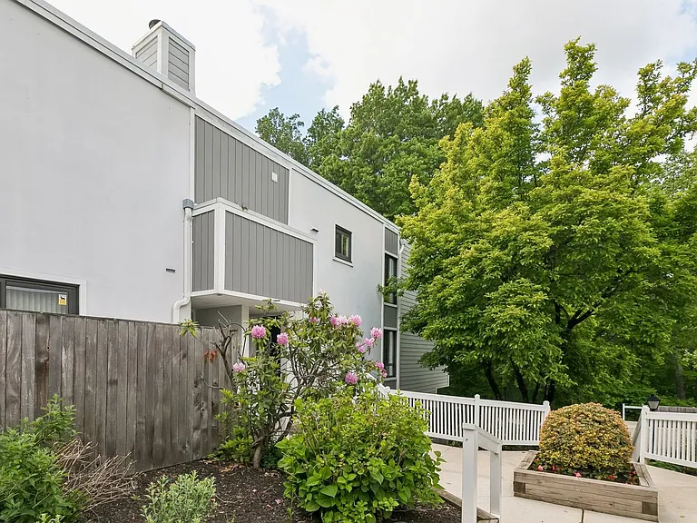 1740 Oakwood Ter #14I — Photo 38