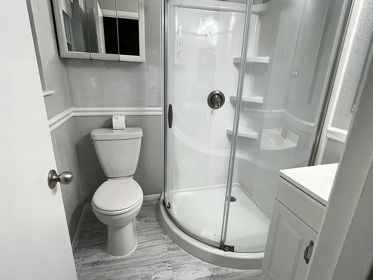 1004 Russell Ln — Photo 23