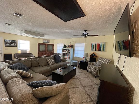 2nd image of 1001 Debra Dr