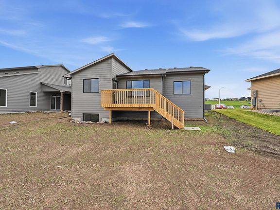 5th image of 1212 W Rivulet St