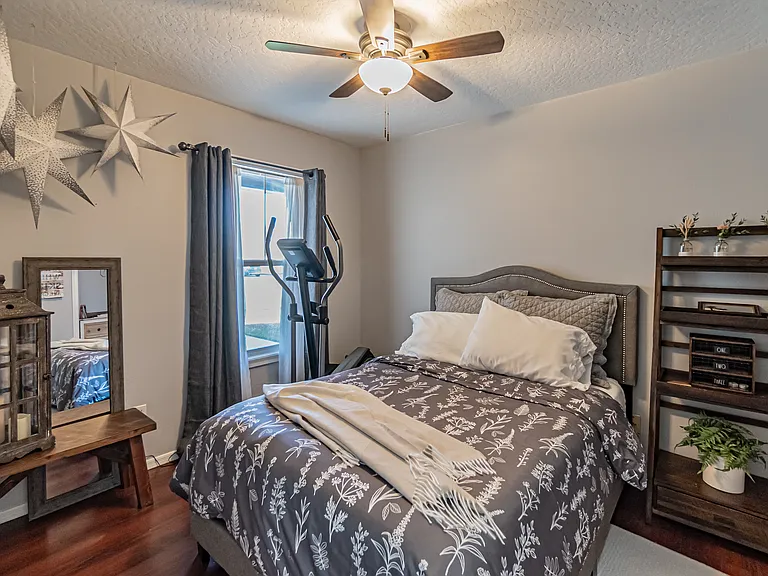 3005 Village Green St — Photo 15
