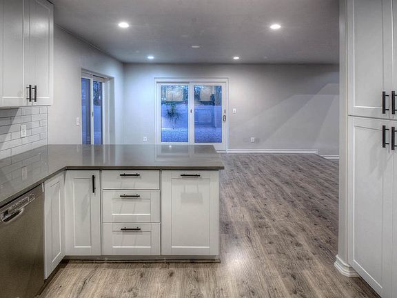 2nd image of 1200 W Giaconda Way