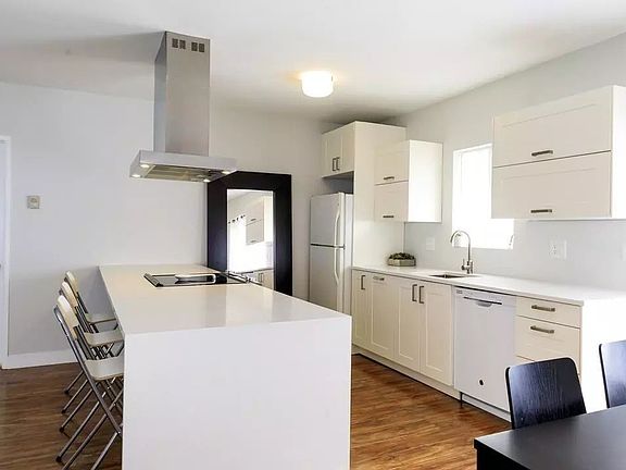 4th image of 918 16th St APT 6