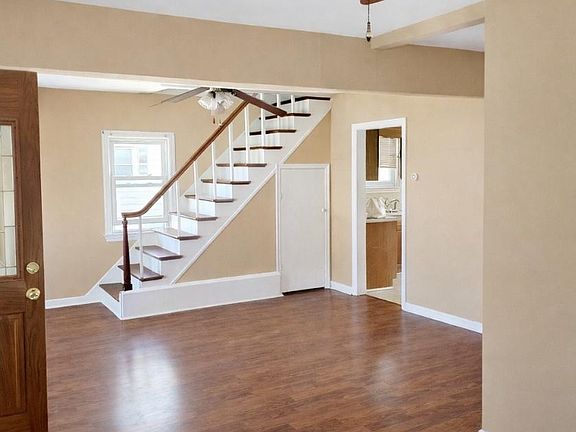 2nd image of 374 Manor Ave
