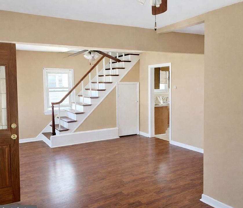 1st image of 374 Manor Ave