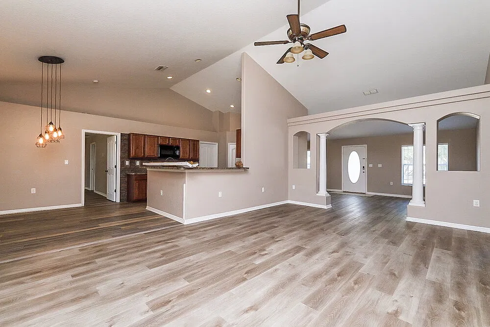 4 bed, 2.0 bath, 2117 sqft, $2,495 — Photo 3