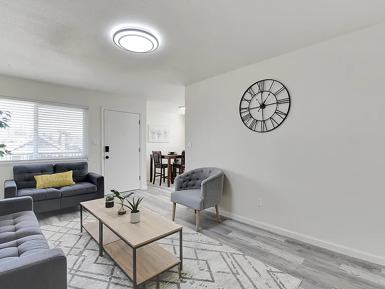 1104 F St #4 — Photo 4