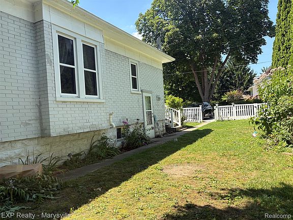 5th image of 3809 Electric Ave