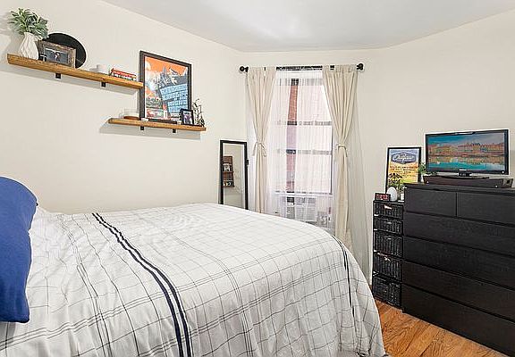 3rd image of 422 E 58th St APT 5D