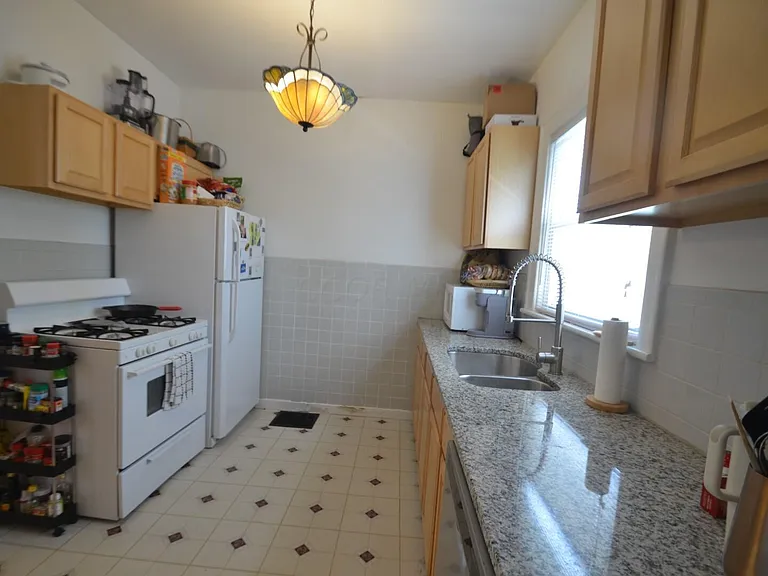 1047 Harrison Ave — Photo 8