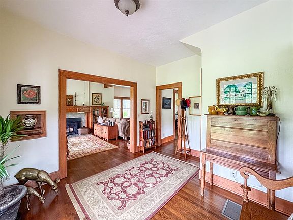 4th image of 801 48th Ave SE