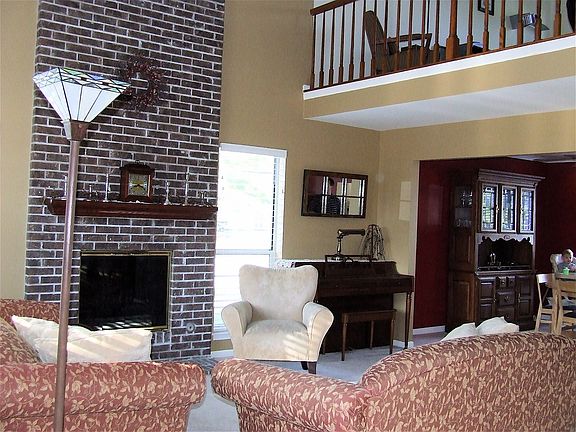 2nd image of 4010 Newport Ln #13-1