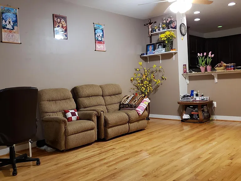 103 Longwood Dr #F — Photo 4