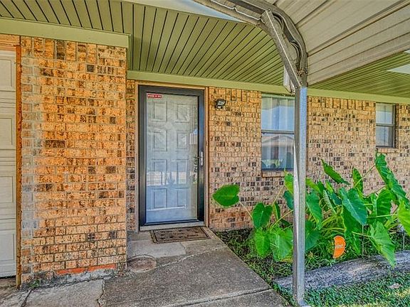 2nd image of 1204 Dove Hollow Ln