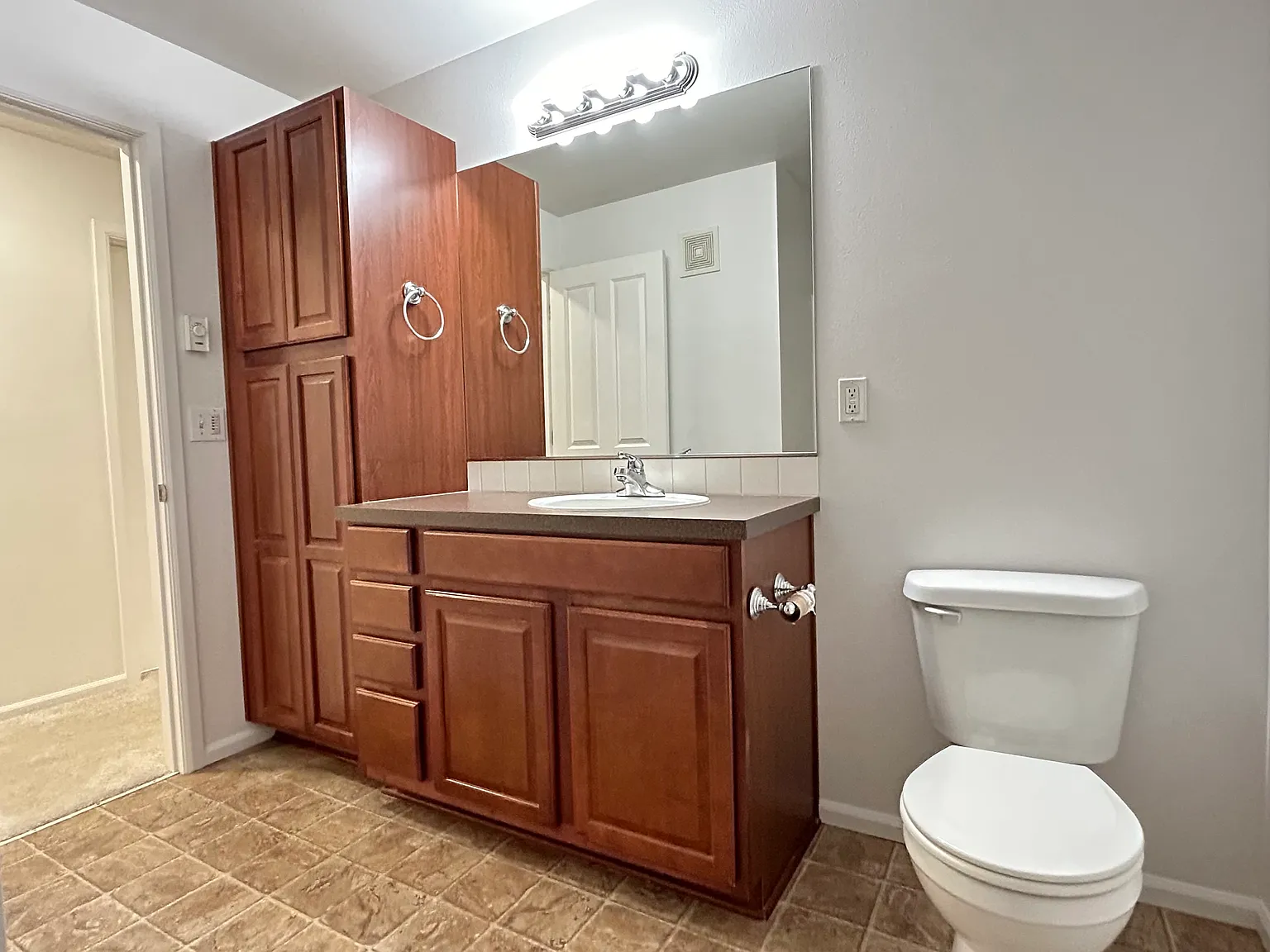 3 bed, 1100 sqft, $4,000 — Photo 3