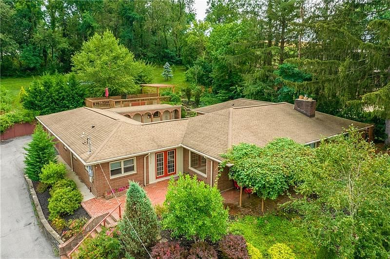 1st image of 2309 Engelwood Dr
