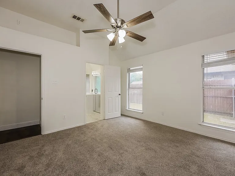 504 Bowie St — Photo 10