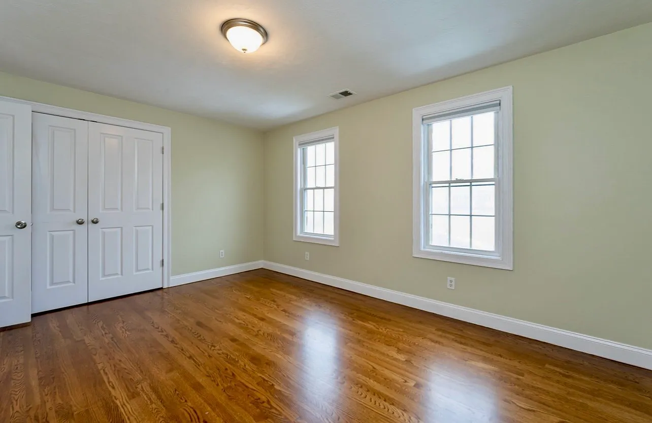 4 bed, 3.5 bath, 2200 sqft, $4,500 — Photo 4