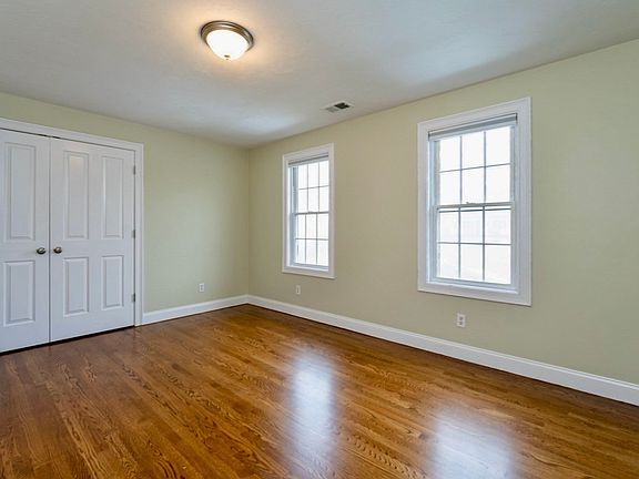 4th image of 8 Vista Cir