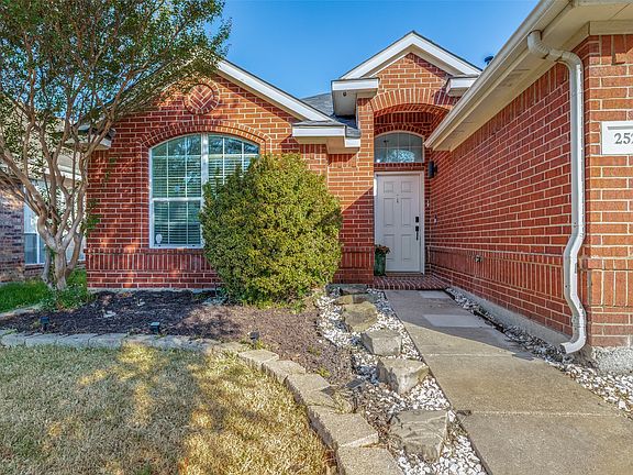3rd image of 2529 Persimmon Dr