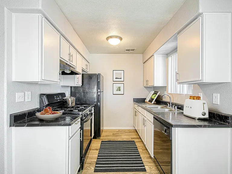 Aero Townhomes — Photo 7