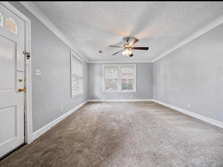 3610 Kearney Ave — Photo 2