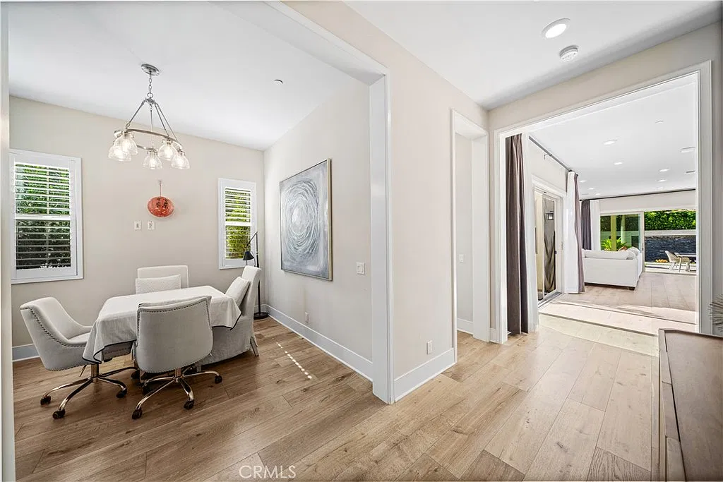 5 bed, 5.5 bath, 3973 sqft, $9,900 — Photo 4
