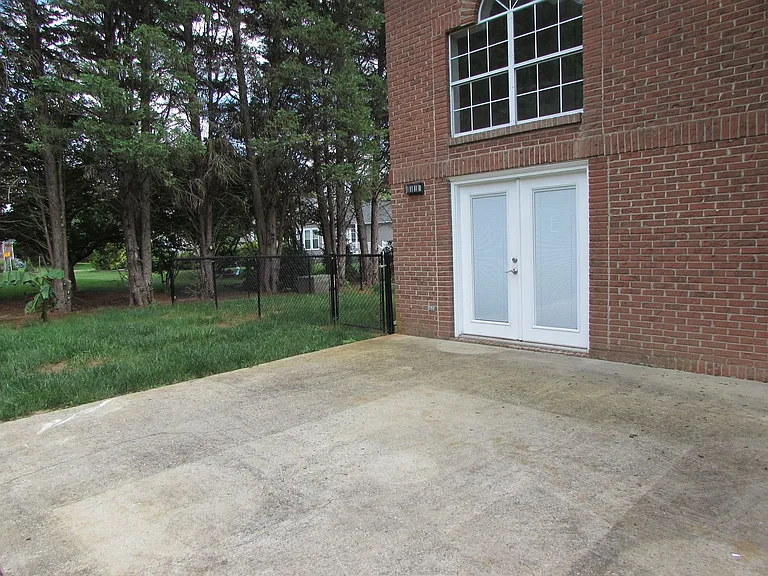 106 Yorkshire Dr — Photo 15