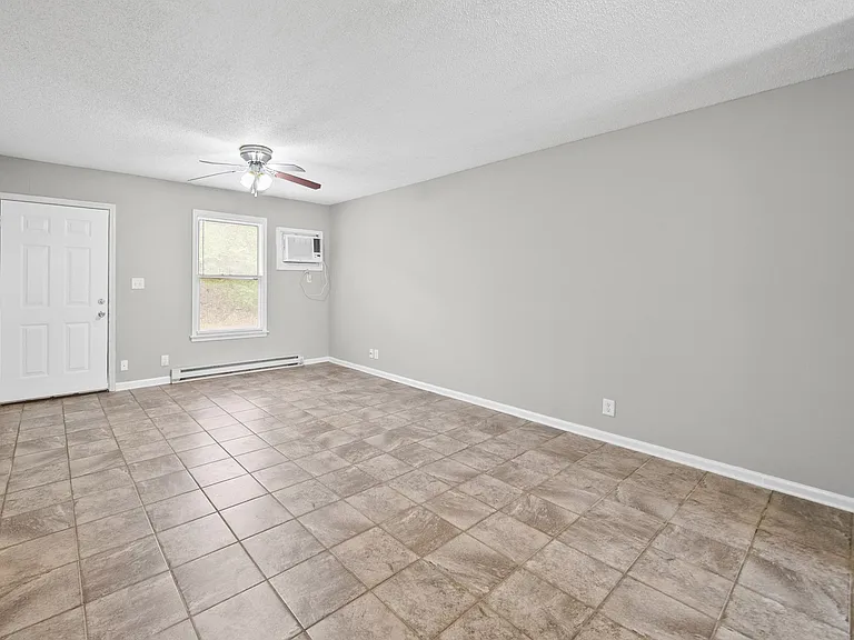 191 Oak St #2 — Photo 4