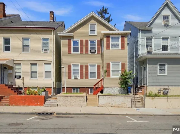 25 Hopper St, Prospect Park, NJ 07508