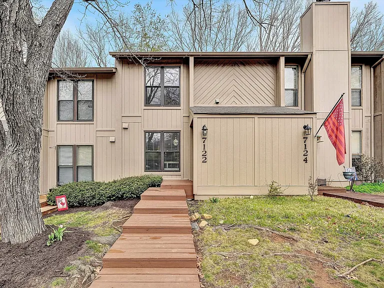 7122 Woods Crossing Dr — Photo 2