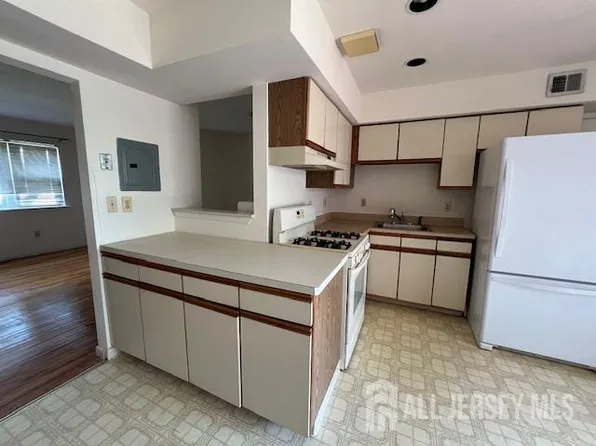 37 Judson St APT 13B, Edison, NJ 08837
