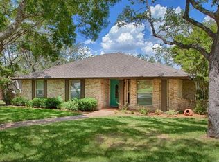 201 Robledo Verde St, Hollywood Park, TX 78232