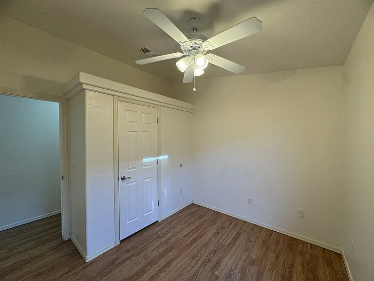 2728 Southern Ave — Photo 5