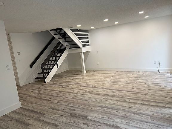 3rd image of 3987 Adra Ave