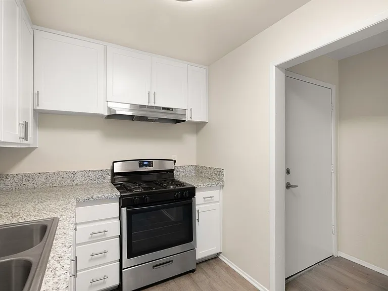 Applewood Apartments — Photo 79