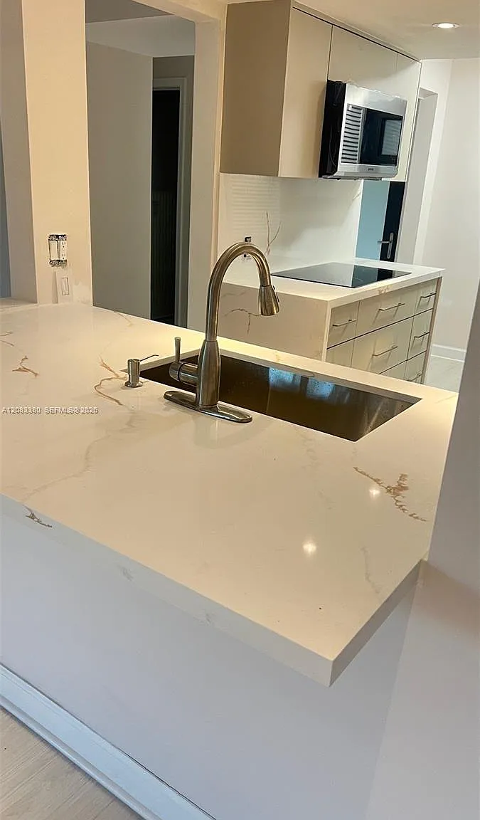 Edgewater East Condo Apts — Photo 4