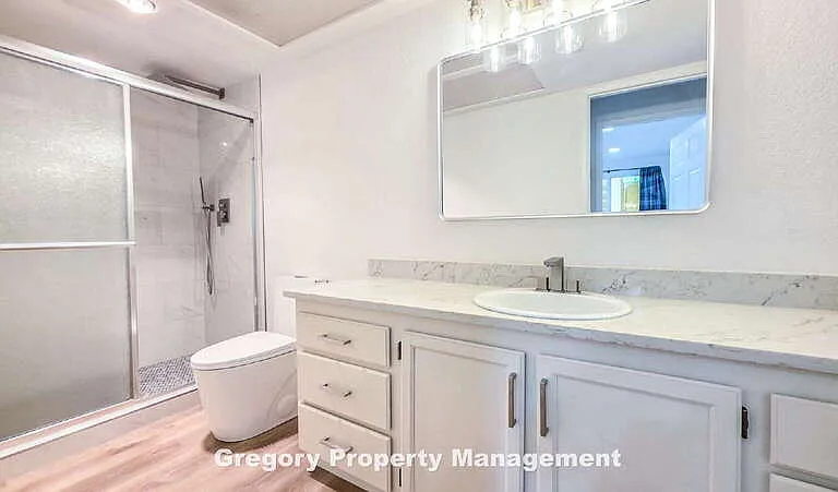 15802 Leary Way — Photo 17