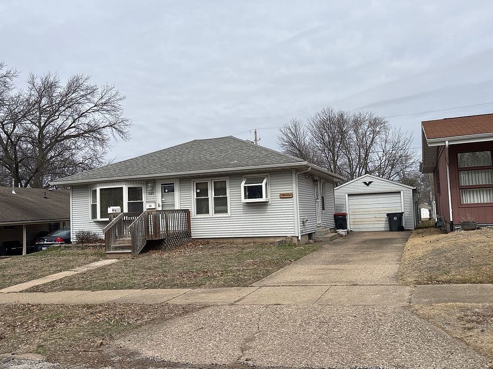 2nd image of 1009 Illinois St