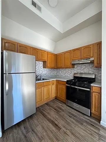 2 bed, 1.0 bath, $1,815 — Photo 3
