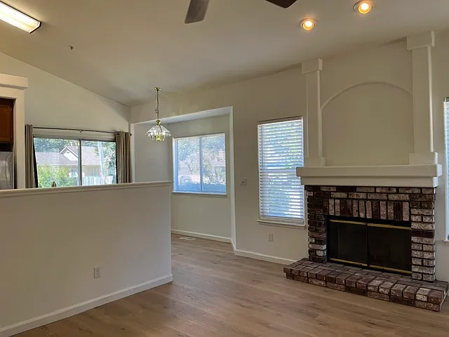 3 bed, 1339 sqft, $3,500 — Photo 4