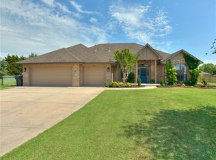 7400 Mashie Cir, Edmond, OK 73003