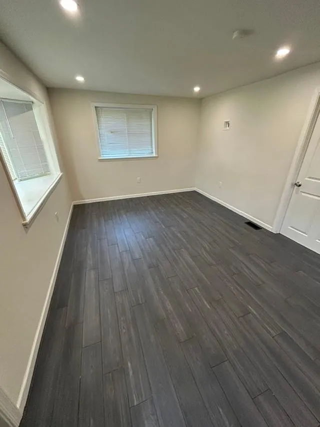 4 bed, 2400 sqft, $3,000 — Photo 2