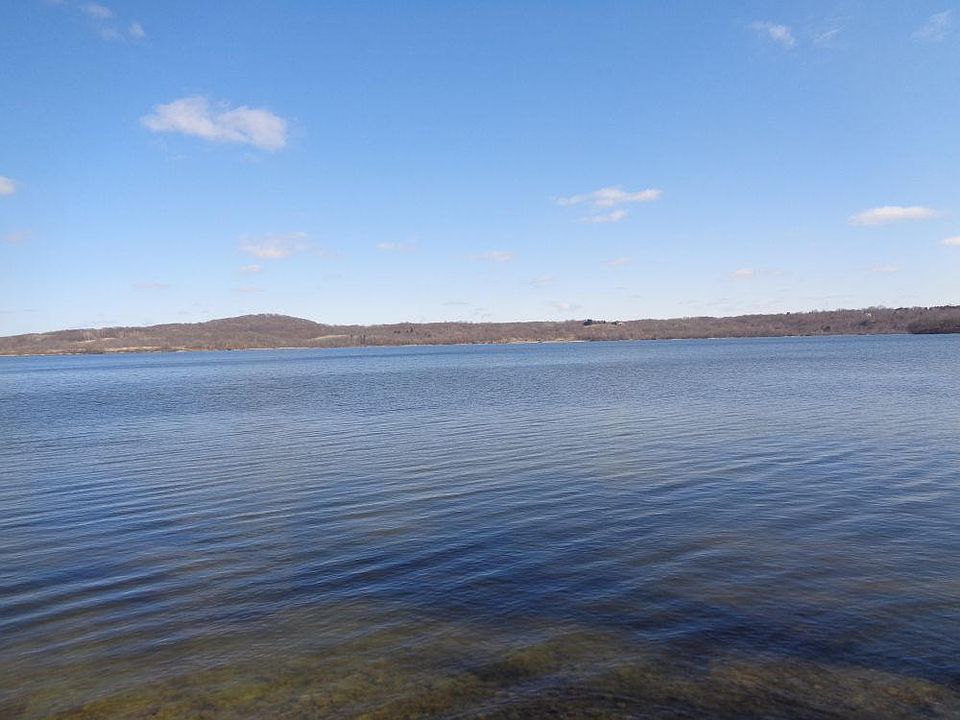 1st image of 3379 Lake Dr