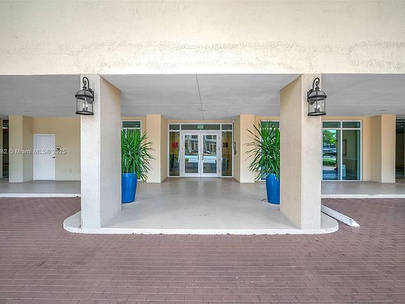 4th image of 117 NW 42nd Ave APT 812