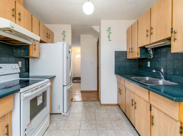 14737 25th St NW, Edmonton, AB T5Y 2E8